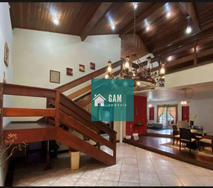 Foto 1 de Casa de Condomínio com 4 quartos à venda e para alugar, 1326m2 em Carapicuiba - SP