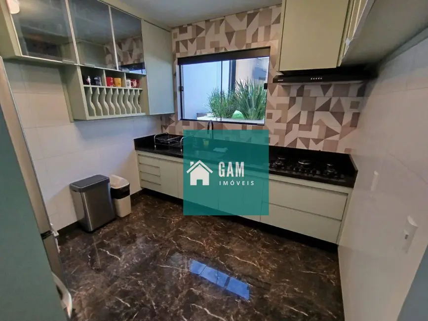 Foto 5 de Sobrado com 3 quartos à venda, 252m2 em Pitas, Cotia - SP