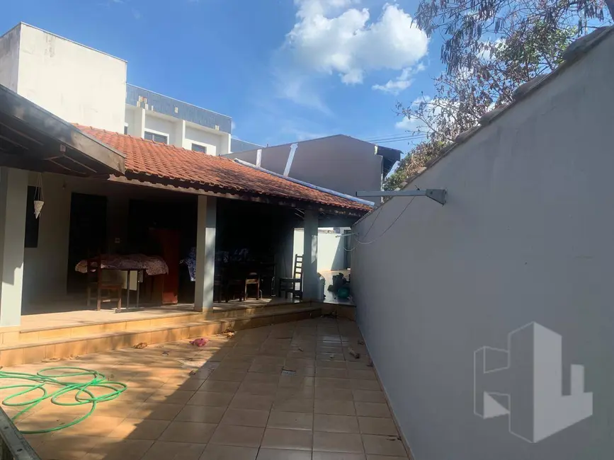 Foto 1 de Casa com 3 quartos à venda, 318m2 em Vila Brasil, Jau - SP