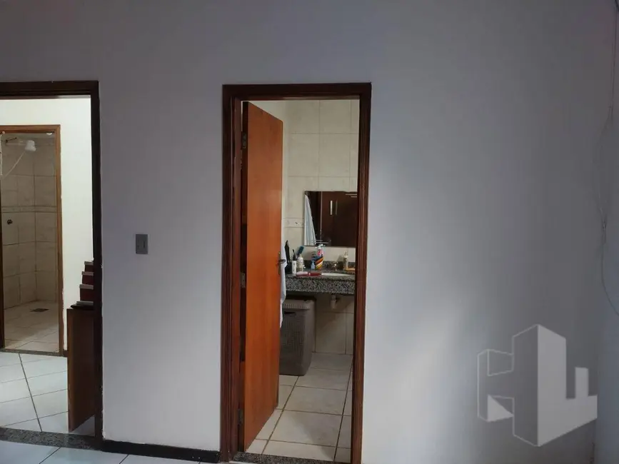 Foto 8 de Casa com 3 quartos à venda, 318m2 em Vila Brasil, Jau - SP
