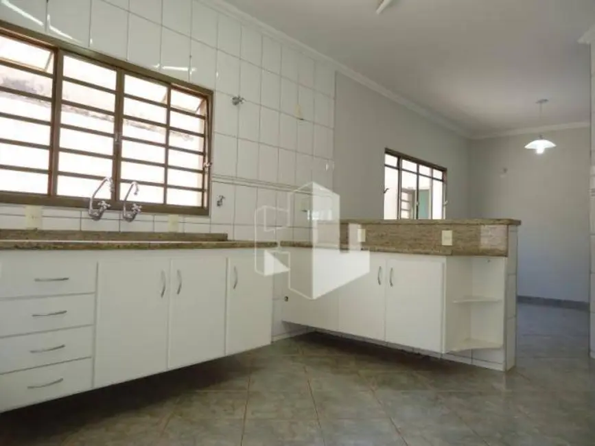 Foto 2 de Casa com 3 quartos à venda, 250m2 em Jau - SP