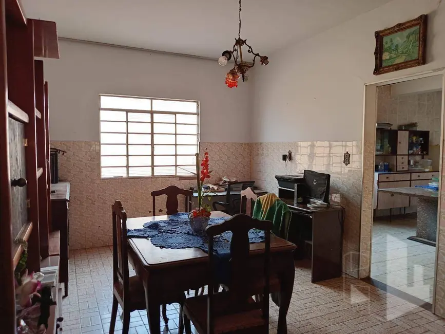 Foto 2 de Casa com 3 quartos à venda, 437m2 em Vila Carvalho, Jau - SP