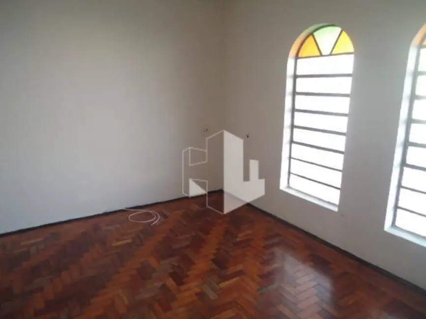 Foto 2 de Casa com 9 quartos à venda, 280m2 em Vila Ivan, Jau - SP