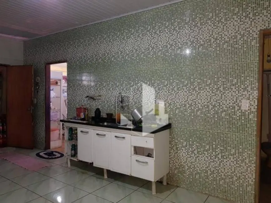 Foto 2 de Casa com 2 quartos à venda, 280m2 em Vila Ivan, Jau - SP