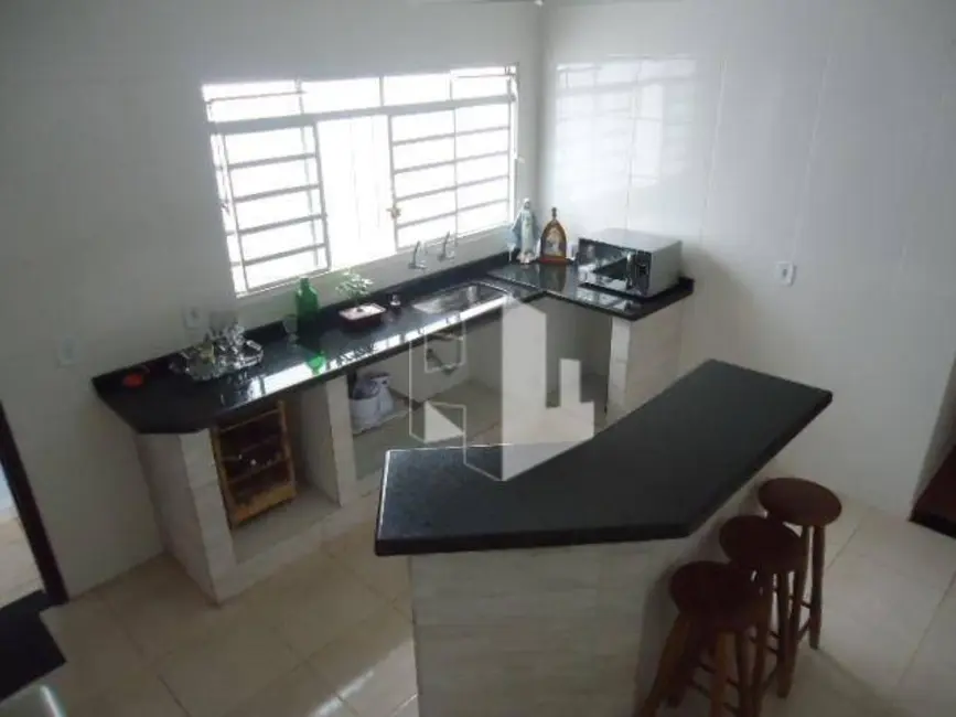 Foto 2 de Casa com 3 quartos à venda, 125m2 em Jardim Odete, Jau - SP