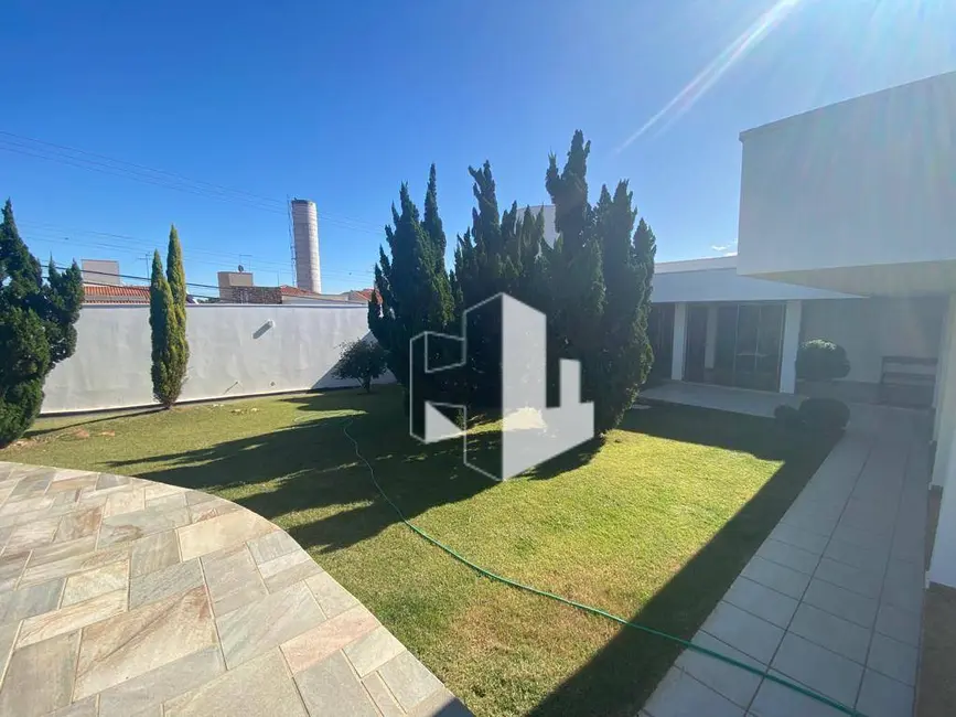 Foto 2 de Casa com 3 quartos à venda, 1300m2 em Vila Assis, Jau - SP