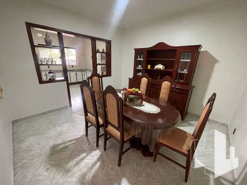 Foto 3 de Casa com 4 quartos à venda e para alugar, 600m2 em Jardim Diamante, Jau - SP