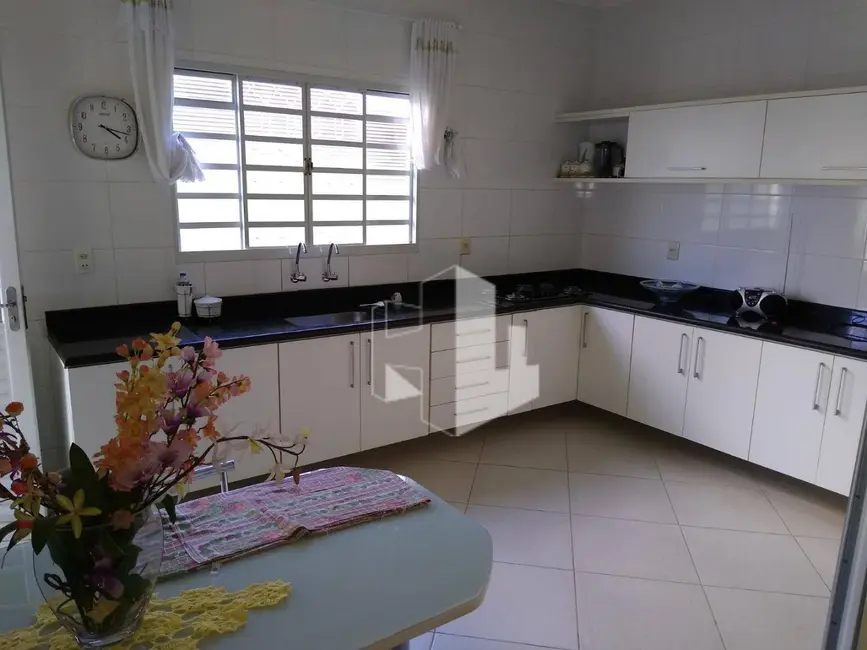Foto 9 de Casa com 3 quartos para alugar, 225m2 em Jardim Dona Emília, Jau - SP