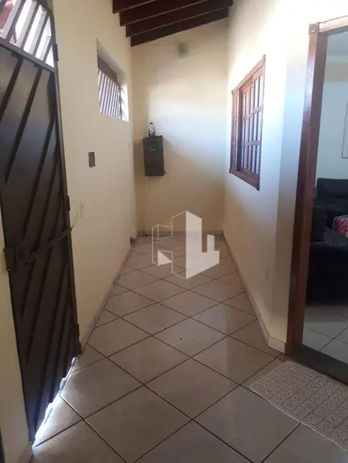 Foto 3 de Casa com 3 quartos à venda, 250m2 em Conjunto Residencial Bernardi, Jau - SP