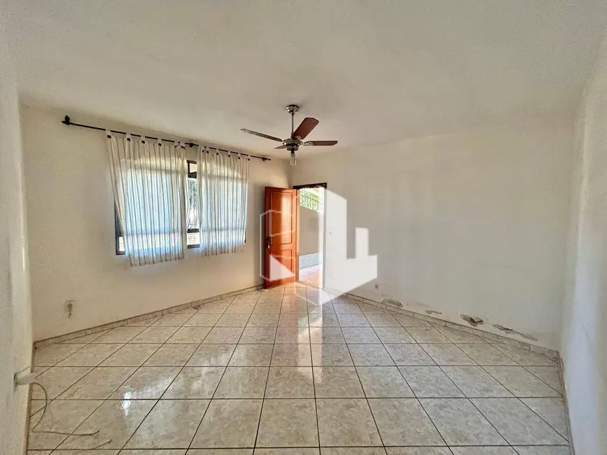 Foto 2 de Casa com 3 quartos para alugar, 137m2 em Jardim Carolina, Jau - SP