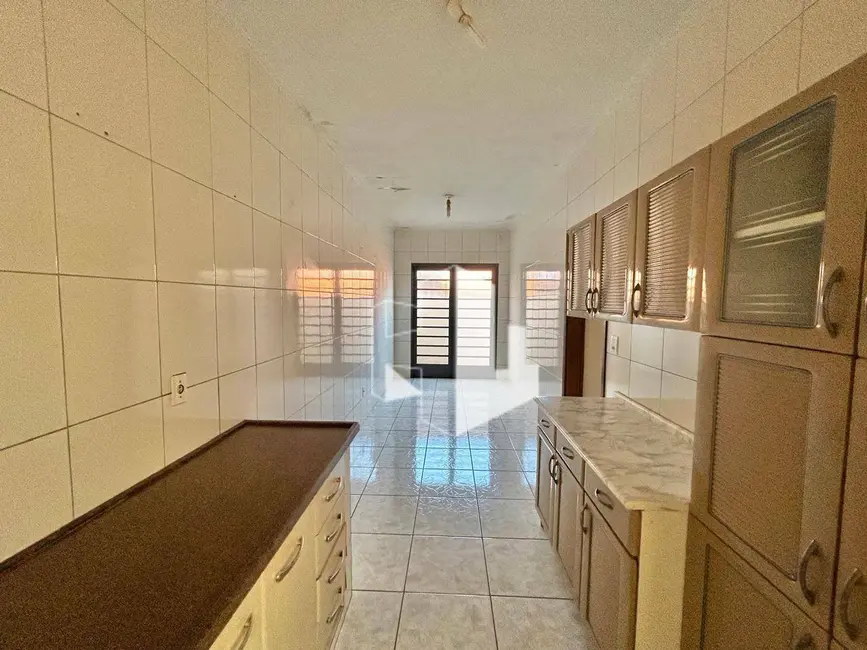 Foto 3 de Casa com 3 quartos para alugar, 137m2 em Jardim Carolina, Jau - SP