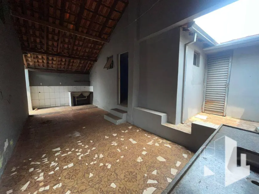 Foto 9 de Casa com 4 quartos à venda, 264m2 em Jardim São Caetano, Jau - SP
