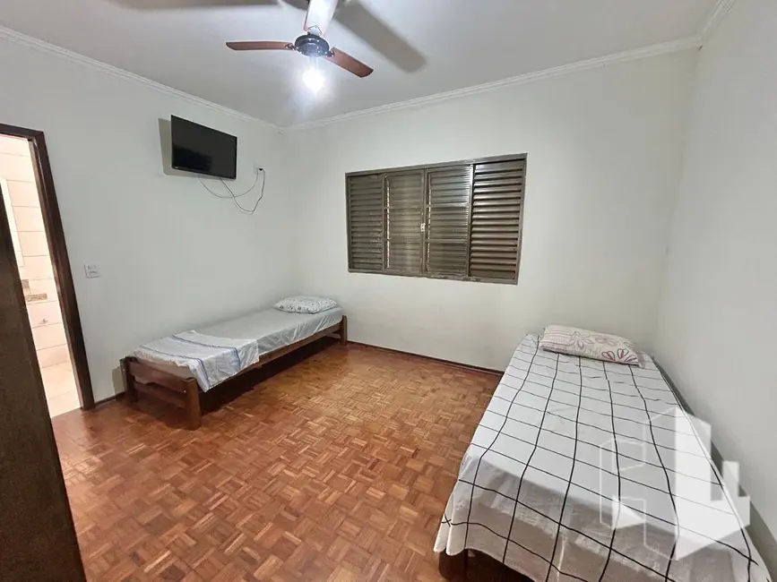 Foto 7 de Casa com 4 quartos para alugar, 344m2 em Centro, Jau - SP