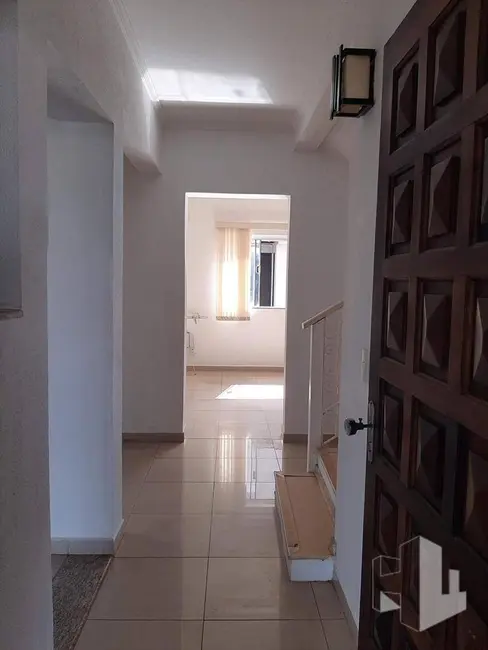 Foto 4 de Casa com 5 quartos para alugar, 200m2 em Jardim Estádio, Jau - SP