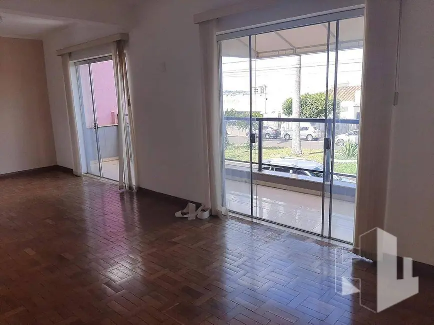 Foto 1 de Casa com 5 quartos para alugar, 200m2 em Jardim Estádio, Jau, SP