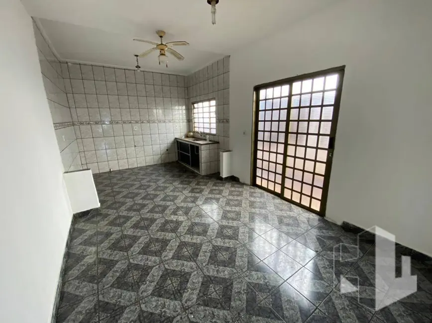 Foto 4 de Casa com 3 quartos para alugar, 100m2 em Vila Santa Maria, Jau - SP