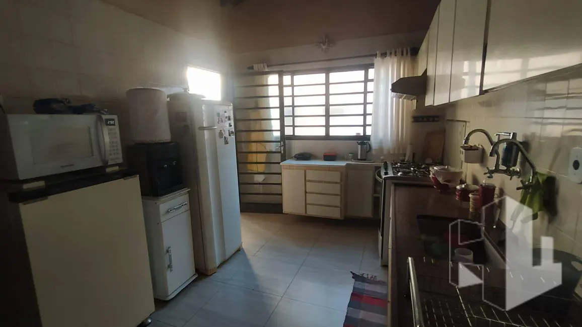 Foto 4 de Casa com 5 quartos à venda, 250m2 em Vila Quinze de Novembro, Jau - SP