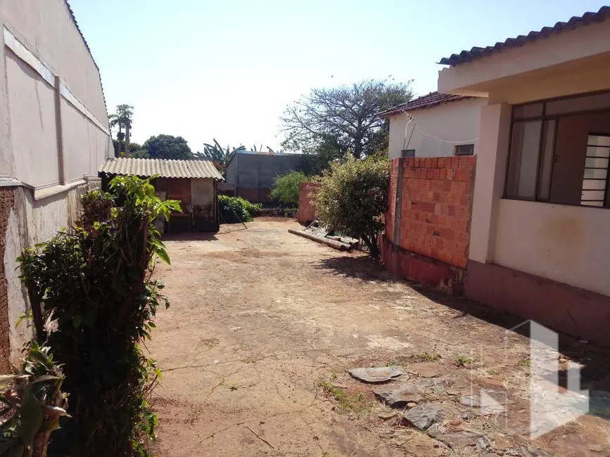 Foto 3 de Casa com 3 quartos à venda, 1157m2 em Centro, Mineiros Do Tiete - SP