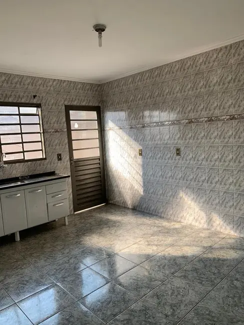 Foto 5 de Casa com 1 quarto para alugar, 150m2 em Jardim Pedro Ometto, Jau - SP