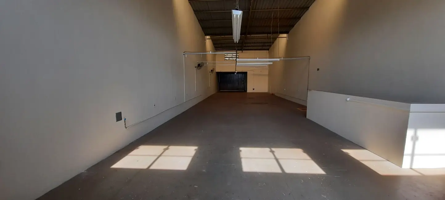 Foto 3 de Armazém / Galpão para alugar, 335m2 em Vila Carvalho, Jau - SP