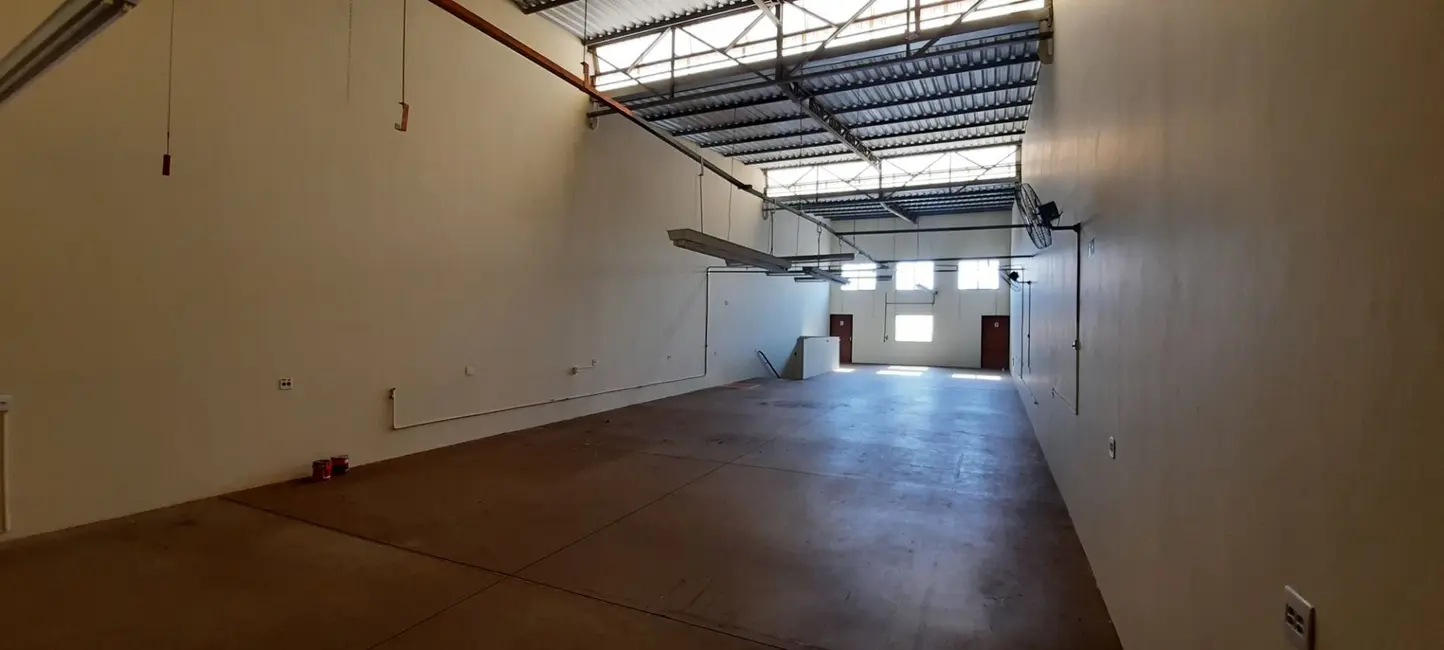 Foto 2 de Armazém / Galpão para alugar, 335m2 em Vila Carvalho, Jau - SP