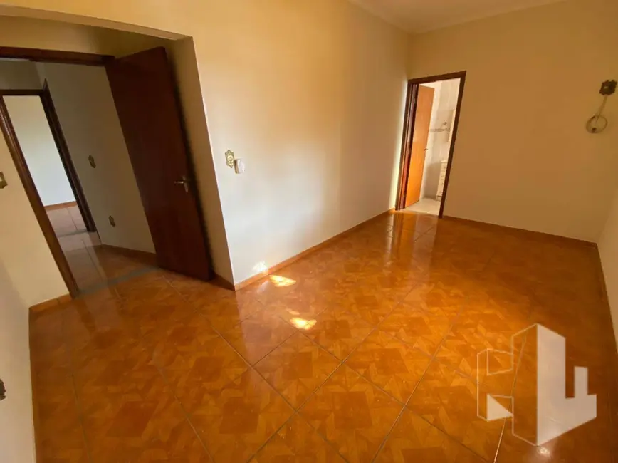 Foto 3 de Casa com 3 quartos para alugar, 180m2 em Jardim Ferreira Dias, Jau - SP