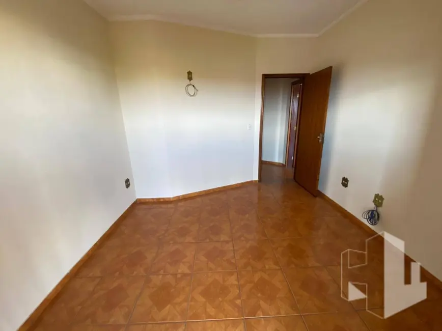 Foto 6 de Casa com 3 quartos para alugar, 180m2 em Jardim Ferreira Dias, Jau - SP
