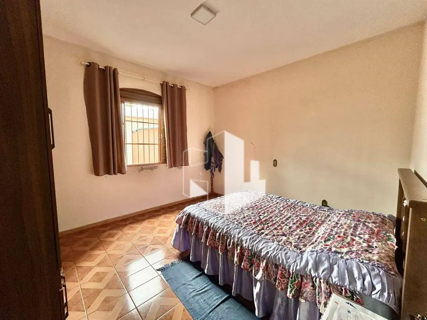Foto 3 de Casa com 4 quartos à venda, 250m2 em Jardim Santa Helena, Jau - SP