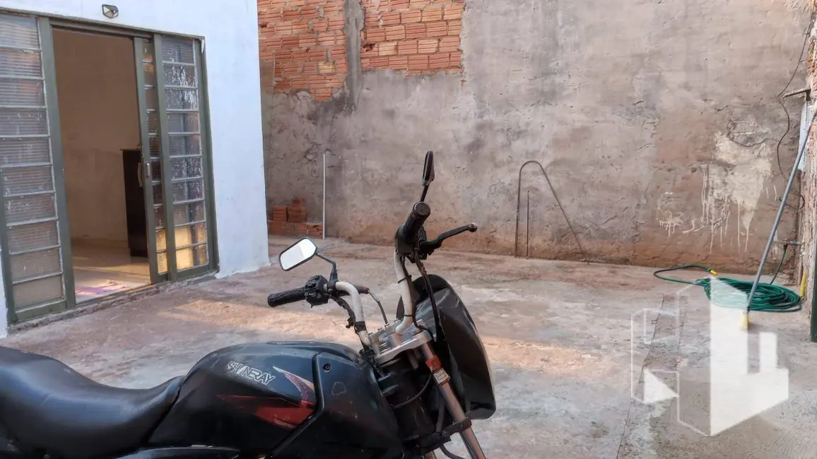 Foto 2 de Casa com 2 quartos à venda, 250m2 em Jardim Parati, Jau - SP