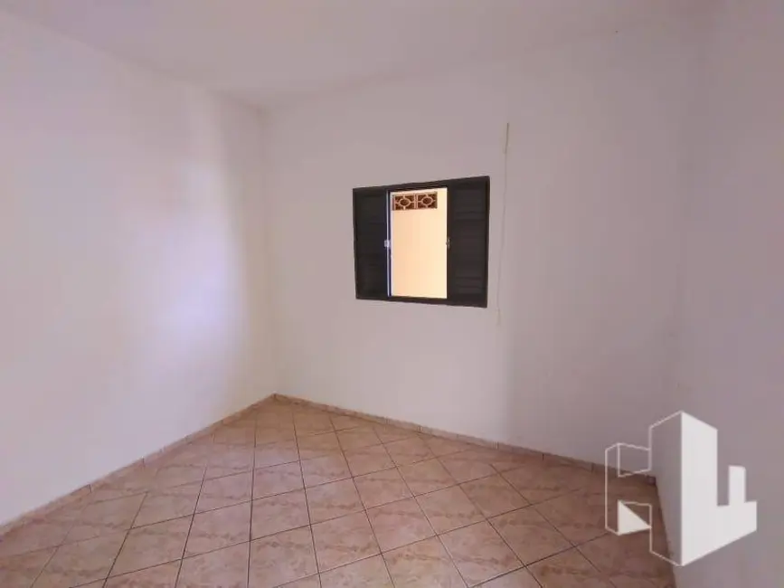 Foto 2 de Kitnet com 1 quarto para alugar, 50m2 em Santo Antônio, Jau - SP