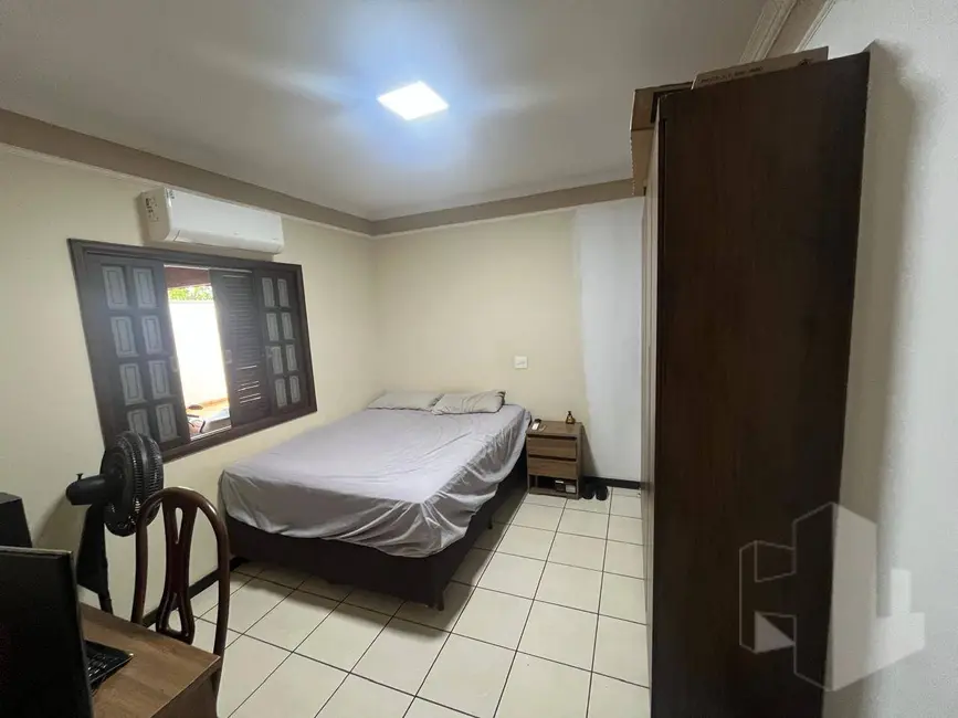 Foto 6 de Casa com 2 quartos à venda, 250m2 em Jardim Parati, Jau - SP