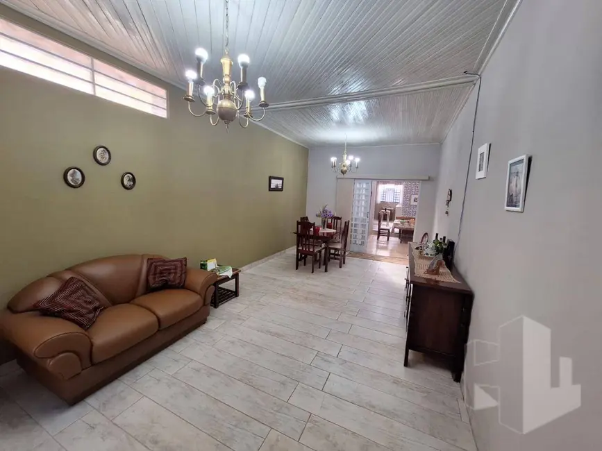 Foto 4 de Casa com 3 quartos à venda, 330m2 em Vila Nassif Name, Jau - SP