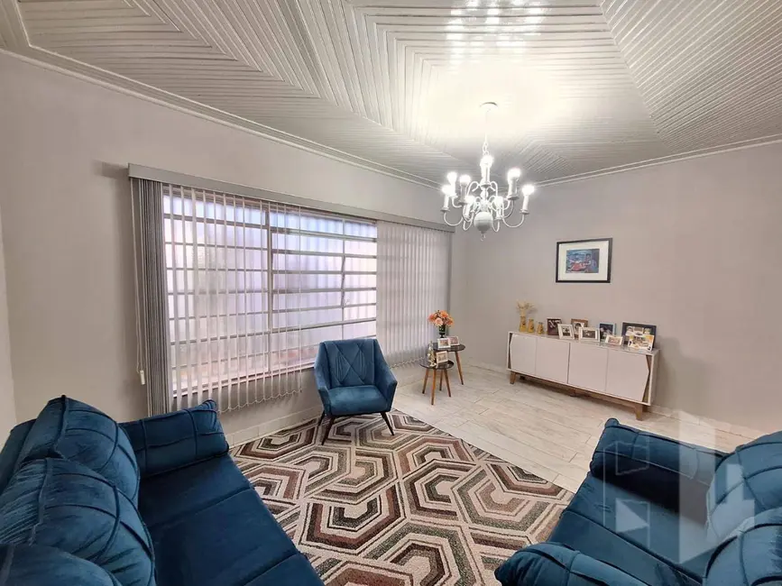 Foto 2 de Casa com 3 quartos à venda, 330m2 em Vila Nassif Name, Jau - SP