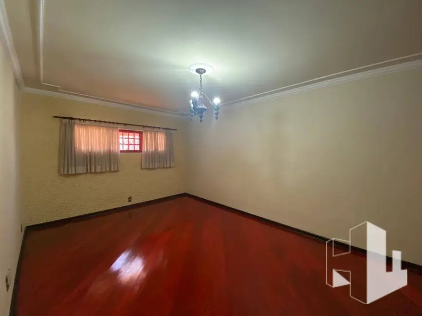 Foto 3 de Casa com 4 quartos para alugar, 250m2 em Chácara Braz Miraglia, Jau - SP