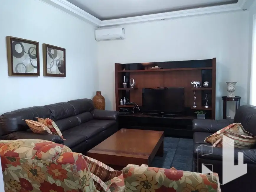 Foto 2 de Casa com 3 quartos à venda, 250m2 em Jardim Ferreira Dias, Jau - SP