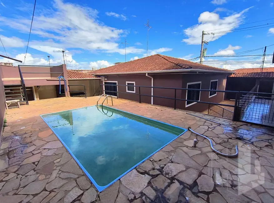 Foto 1 de Casa com 3 quartos para alugar, 180m2 em Jardim Carolina, Jau - SP