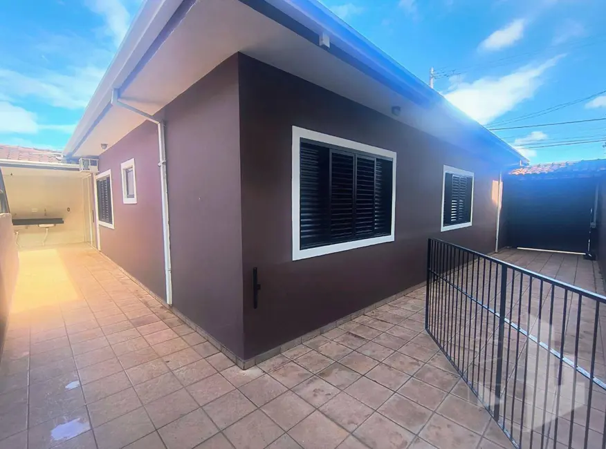 Foto 3 de Casa com 3 quartos para alugar, 180m2 em Jardim Carolina, Jau - SP