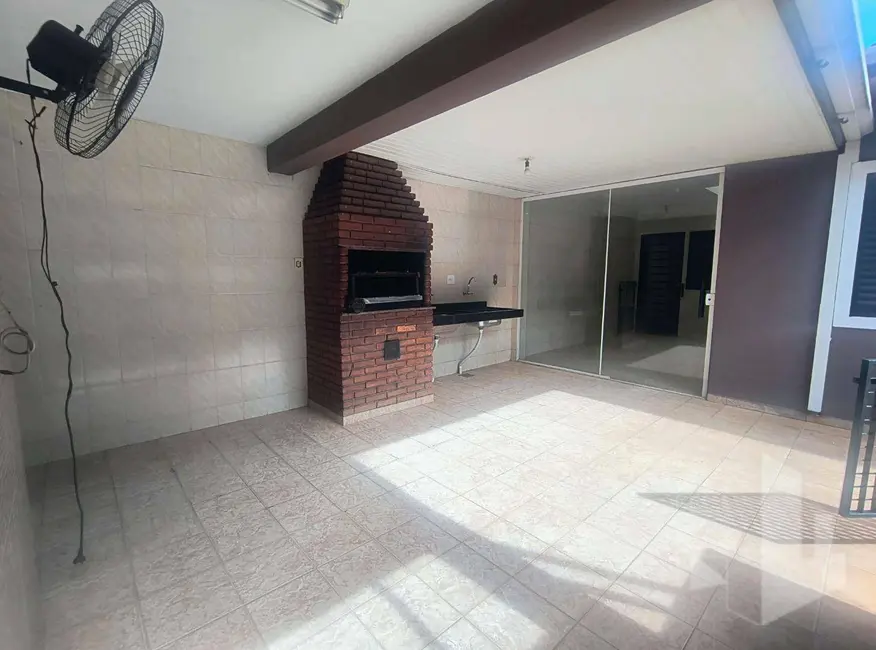Foto 6 de Casa com 3 quartos para alugar, 180m2 em Jardim Carolina, Jau - SP