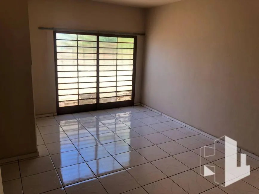 Foto 2 de Casa com 3 quartos para alugar, 180m2 em Santo Antônio, Jau - SP