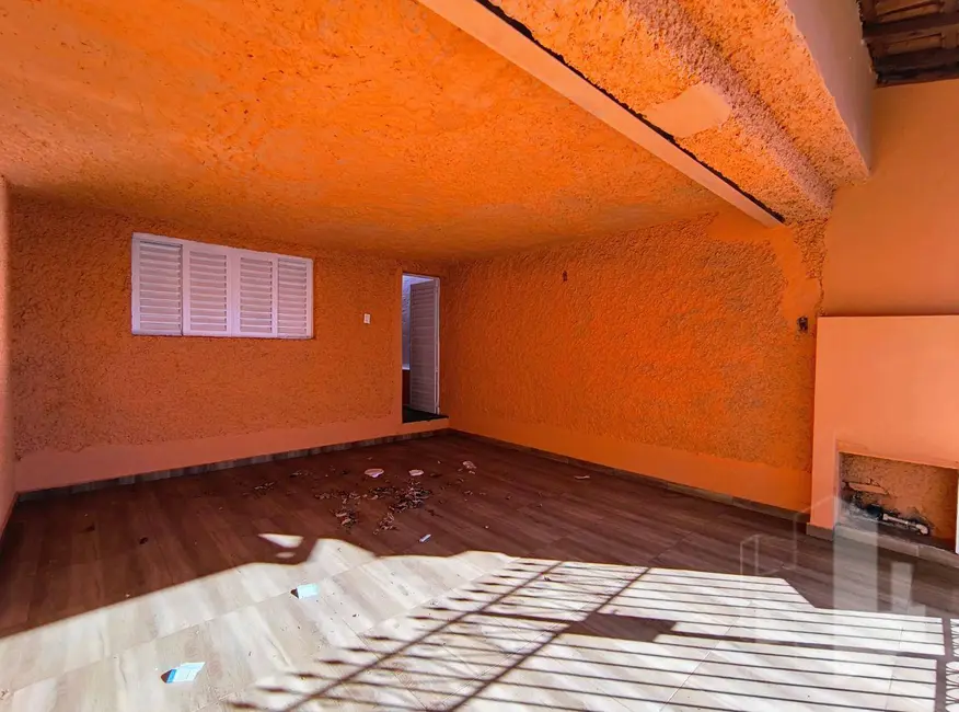 Casa com 2 quartos para alugar, 180m2 em Vila Industrial, Jau - SP - imagem 3 Foto 3 de Casa com 2 quartos para alugar, 180m2 em Vila Industrial, Jau - SP
