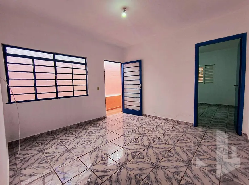 Casa com 2 quartos para alugar, 180m2 em Vila Industrial, Jau - SP - imagem 7 Foto 7 de Casa com 2 quartos para alugar, 180m2 em Vila Industrial, Jau - SP