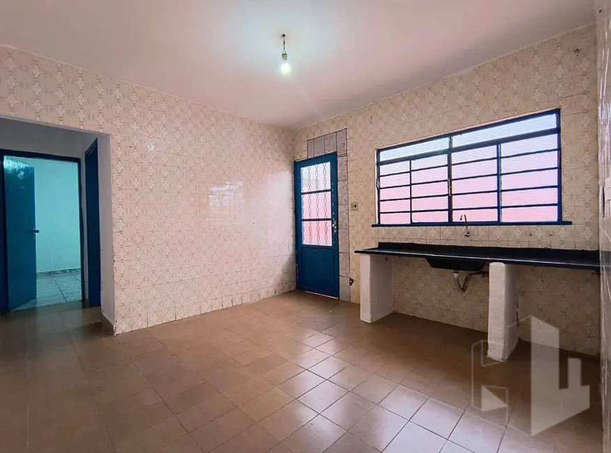 Casa com 2 quartos para alugar, 180m2 em Vila Industrial, Jau - SP - imagem 1 Foto 1 de Casa com 2 quartos para alugar, 180m2 em Vila Industrial, Jau - SP
