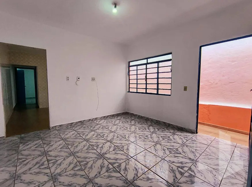 Casa com 2 quartos para alugar, 180m2 em Vila Industrial, Jau - SP - imagem 8 Foto 8 de Casa com 2 quartos para alugar, 180m2 em Vila Industrial, Jau - SP