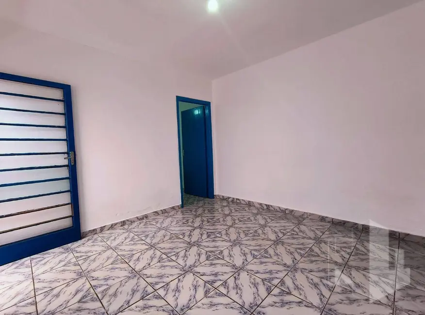 Casa com 2 quartos para alugar, 180m2 em Vila Industrial, Jau - SP - imagem 6 Foto 6 de Casa com 2 quartos para alugar, 180m2 em Vila Industrial, Jau - SP