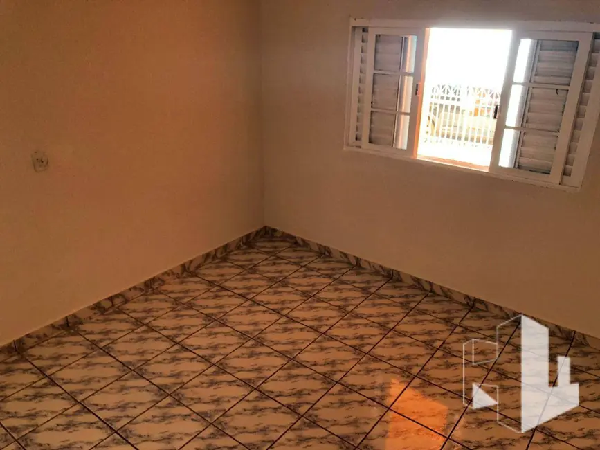 Foto 4 de Casa com 2 quartos para alugar, 180m2 em Vila Industrial, Jau - SP