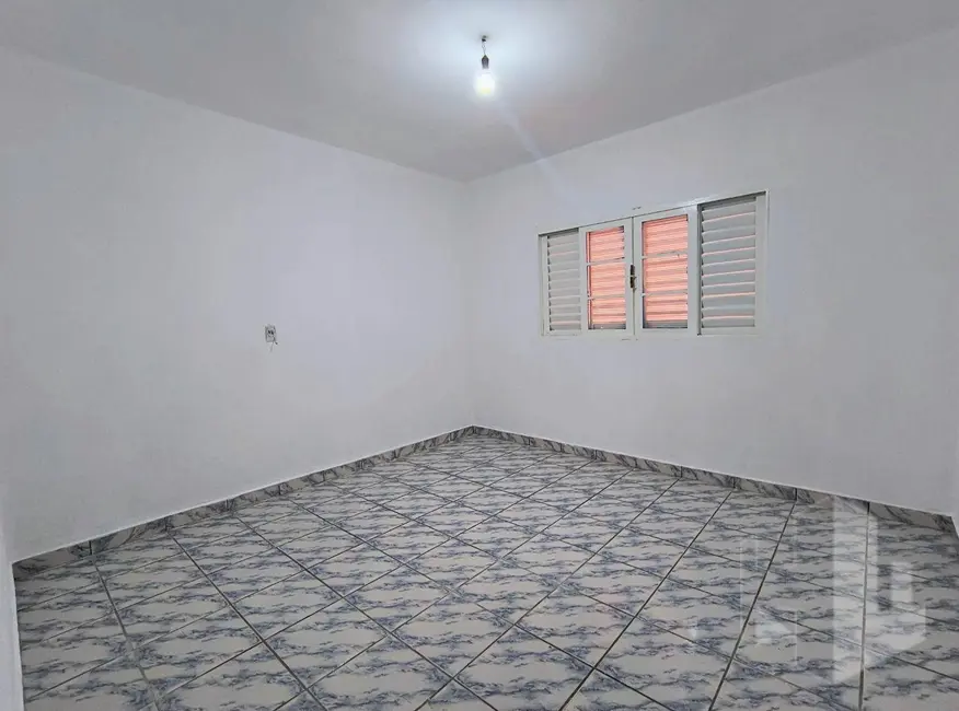 Casa com 2 quartos para alugar, 180m2 em Vila Industrial, Jau - SP - imagem 9 Foto 9 de Casa com 2 quartos para alugar, 180m2 em Vila Industrial, Jau - SP