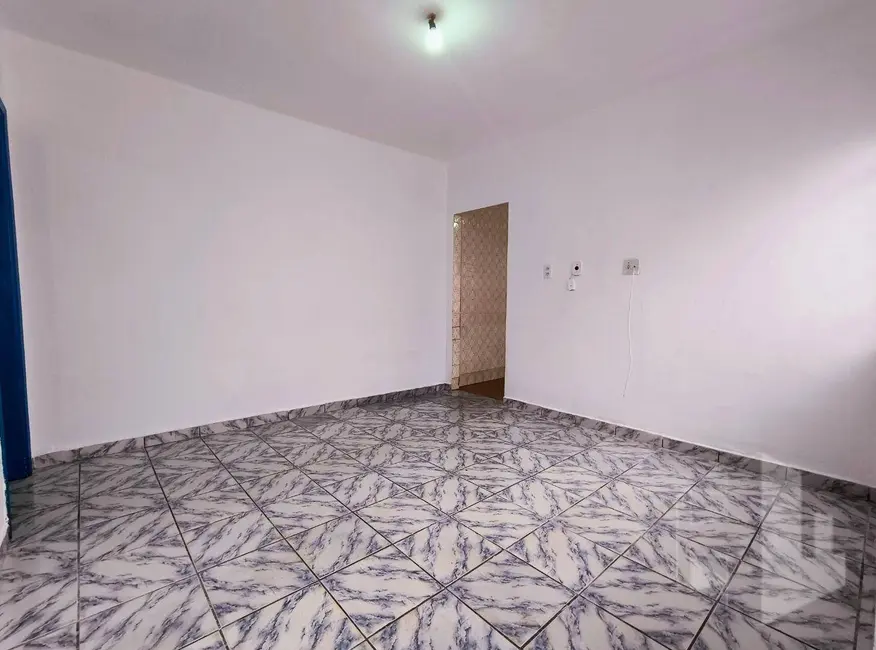 Casa com 2 quartos para alugar, 180m2 em Vila Industrial, Jau - SP - imagem 5 Foto 5 de Casa com 2 quartos para alugar, 180m2 em Vila Industrial, Jau - SP