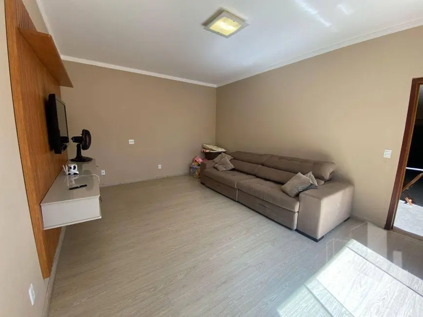 Foto 4 de Casa com 3 quartos à venda, 300m2 em Jardim Parati, Jau - SP