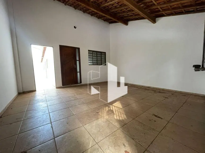 Foto 2 de Casa com 2 quartos para alugar, 150m2 em Chácara Flora, Jau - SP
