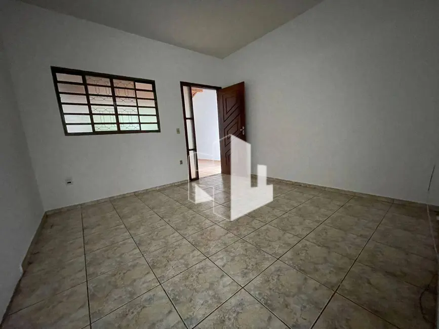 Foto 5 de Casa com 2 quartos para alugar, 150m2 em Chácara Flora, Jau - SP